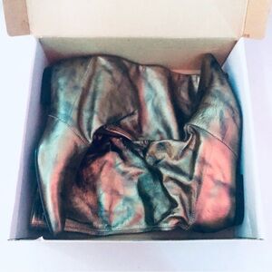 Steve Madden Used-Like New. Lilyan Bronze Leather. Box slightly damaged.
